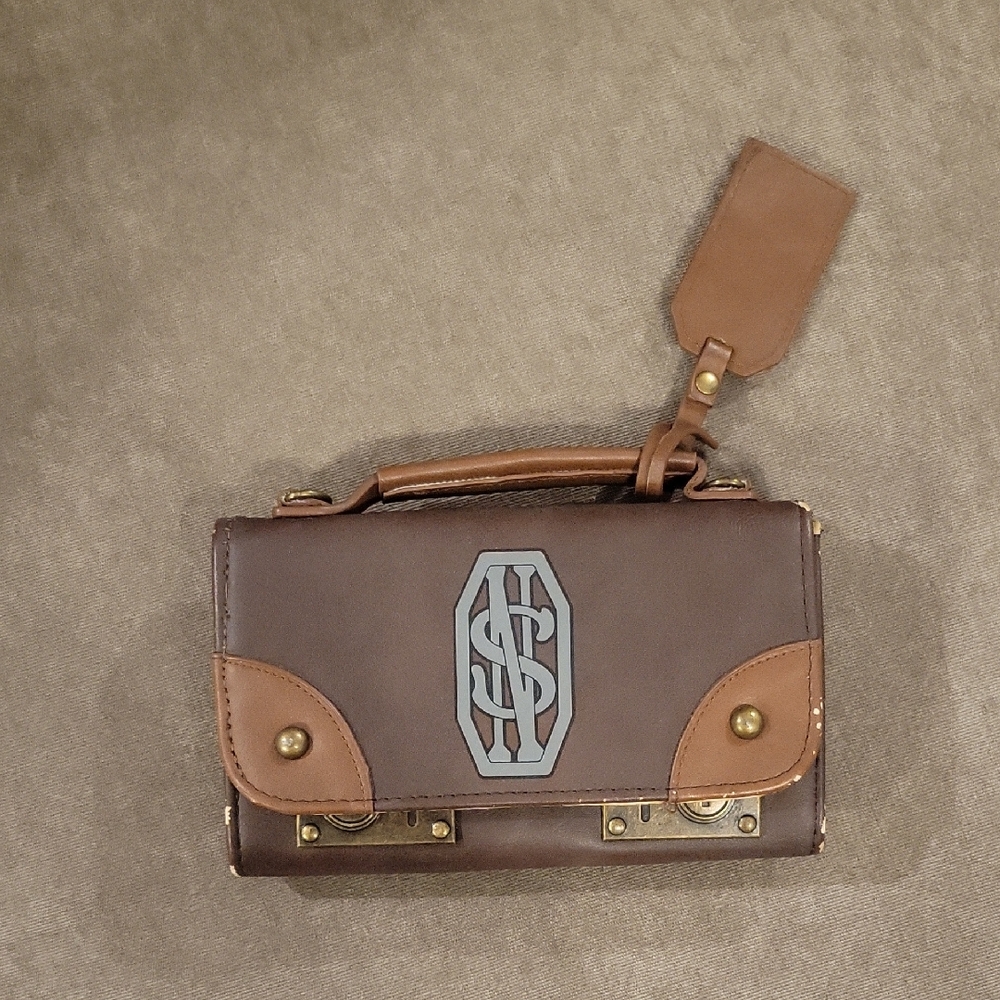 Classic Tan Brown Leather Briefcase with Polished Finish